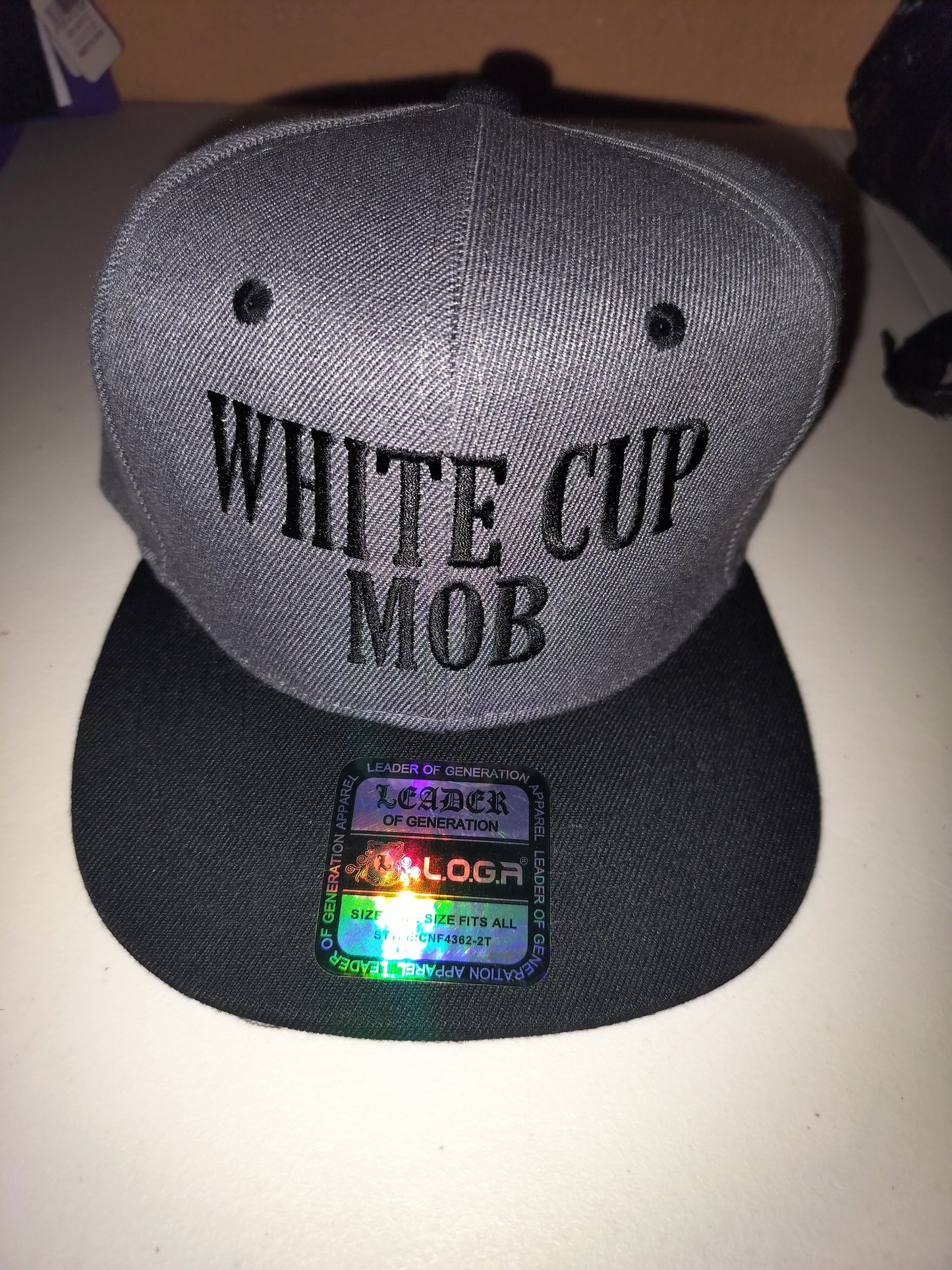 WHITE CUP MOB HAT