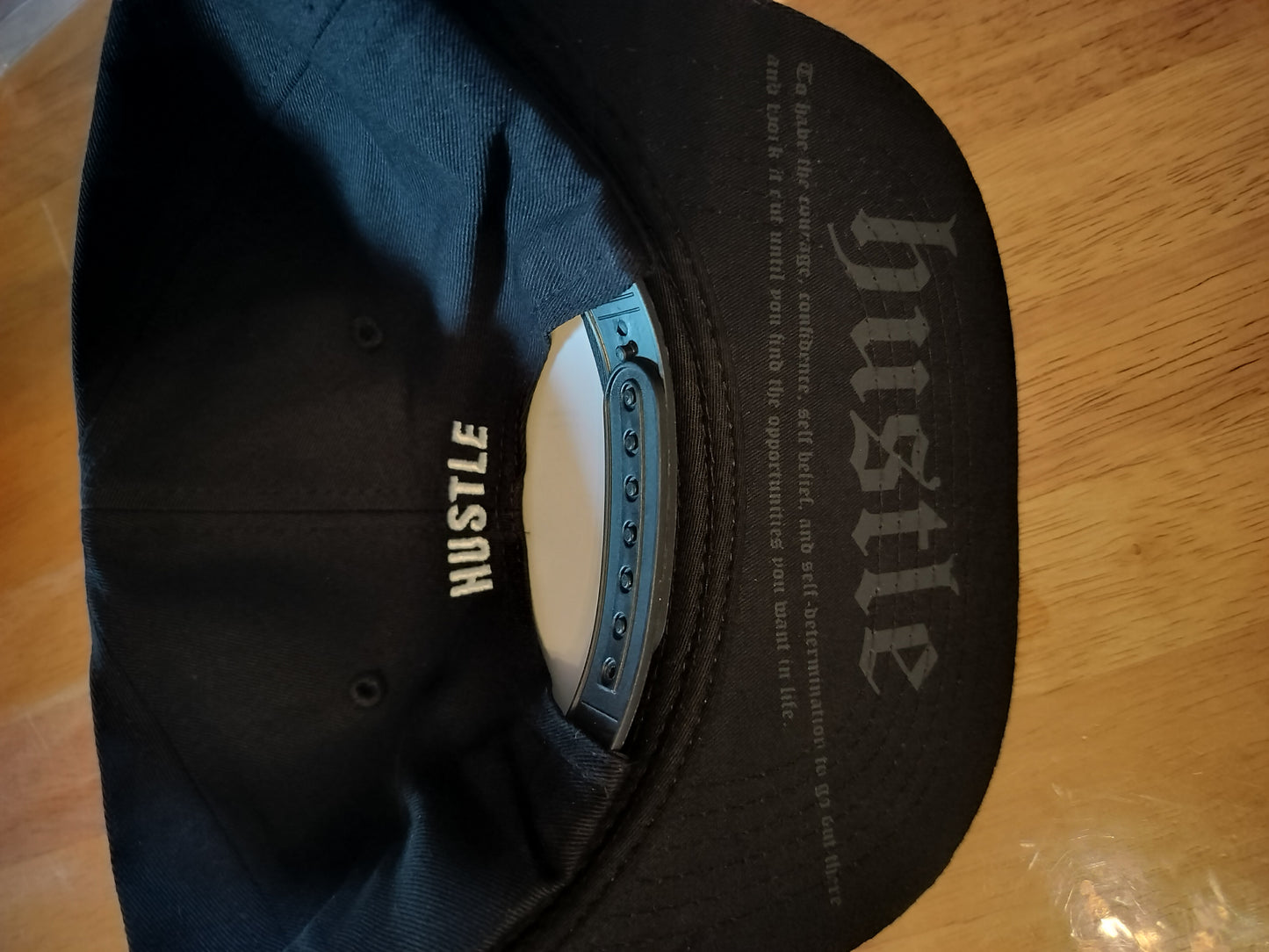 HUSTLE SNAPBACK